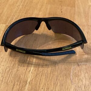 DeWalt working sunglasses in great condition